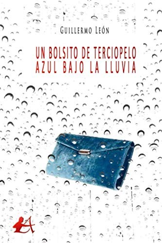 Un bolsito de terciopelo azul bajo la lluvia