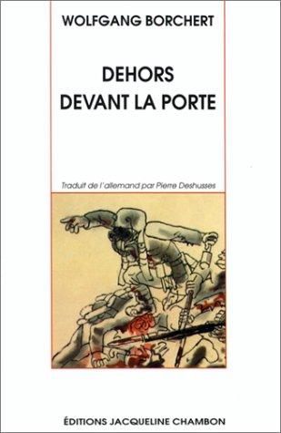 Dehors devant la porte