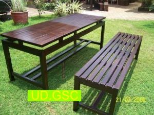 Penerapan ornamen timbal sebagai alternatif pengembangan disain mebel berukir produksi Putra Dewata